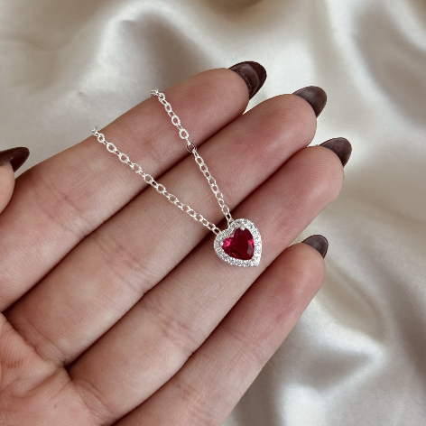Colar coração cravejado rosa fúcsia