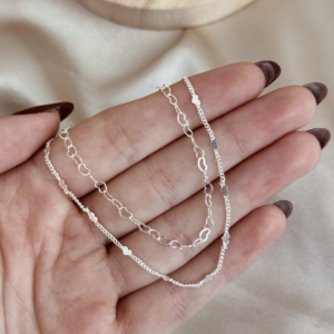 Colar duplo mini cora&ccedil;&otilde;es