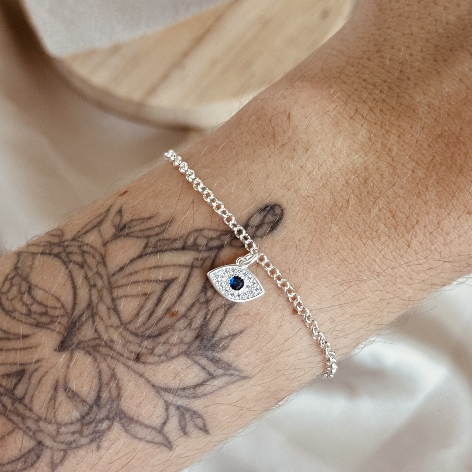 Pulseira com olho grego cravejado